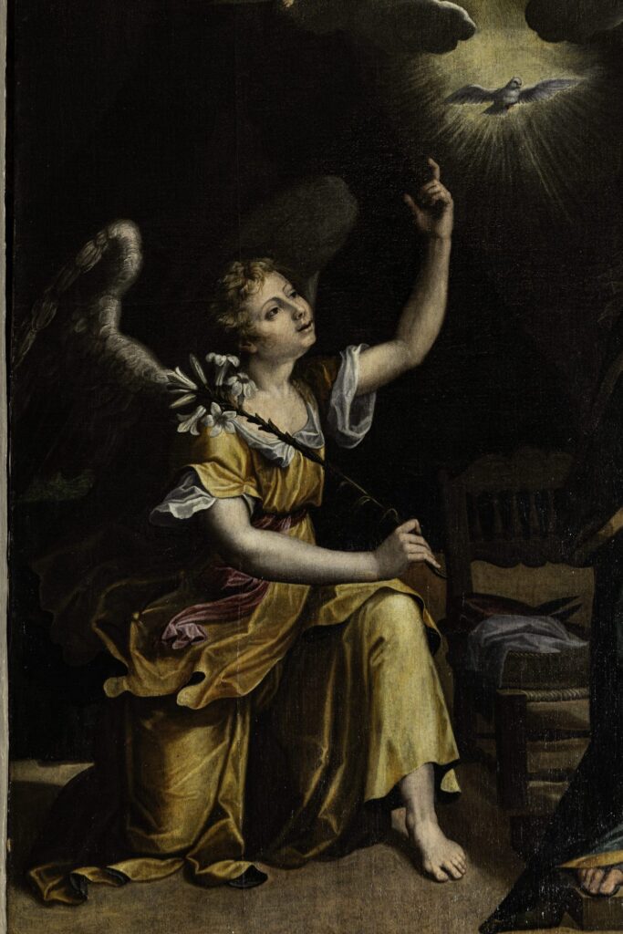 Dettaglio dell'Arcangelo Gabriele nell'opera "Annunciazione" di Ercole dell'Abate.